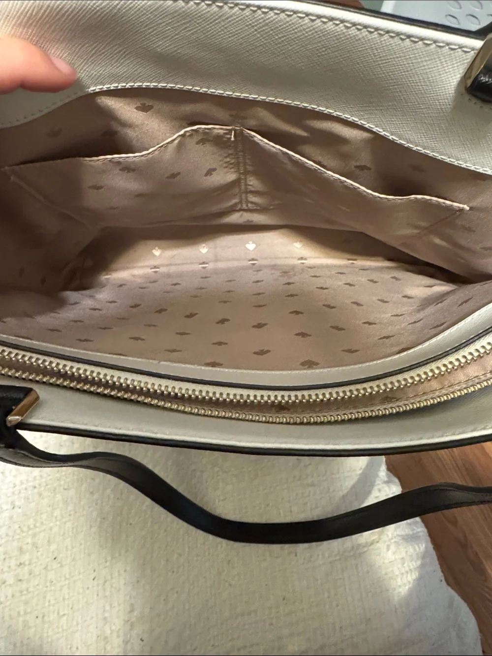 kate spade beige and white tote with black straps